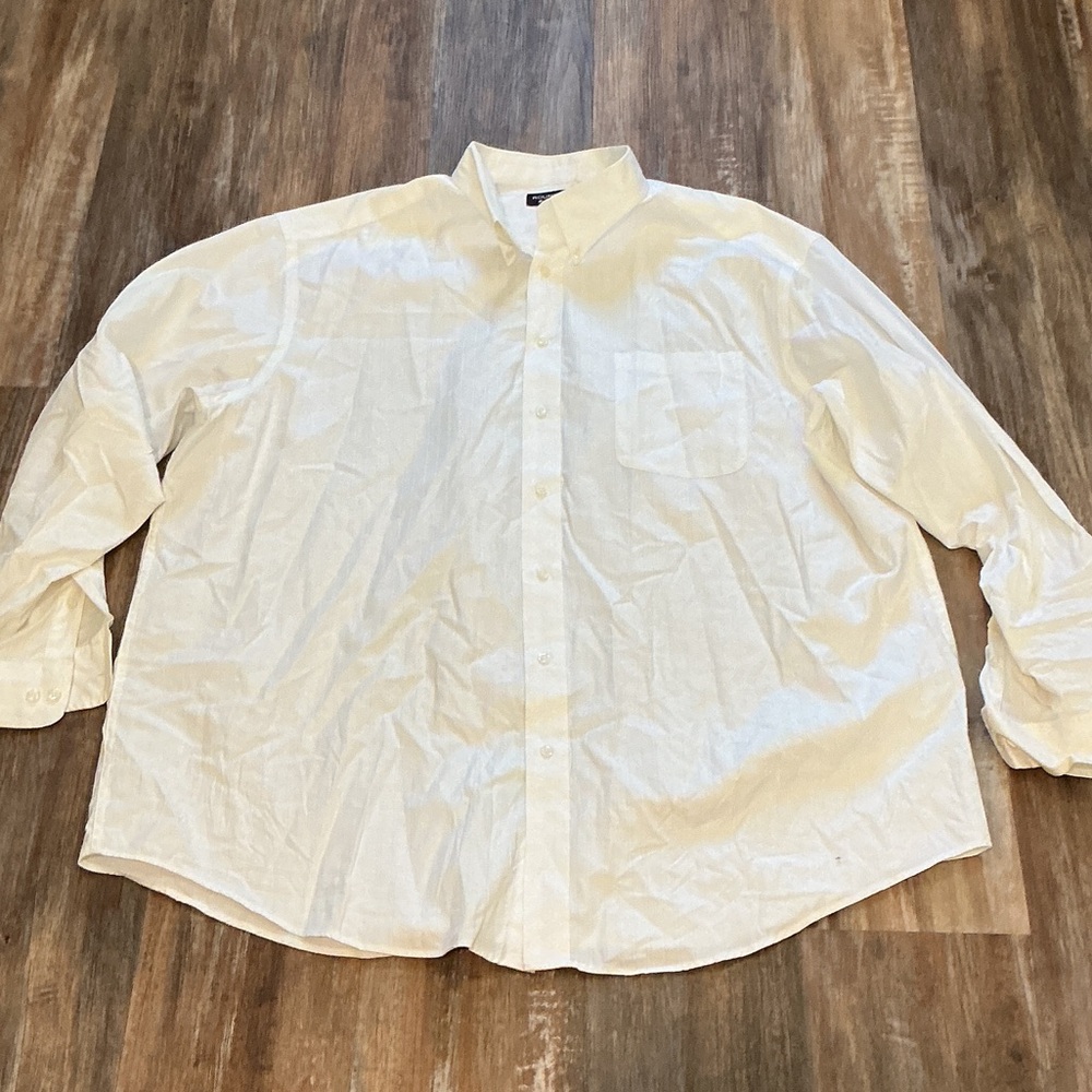 Roundtree & Yorke Cream Casual Button Down Shirt